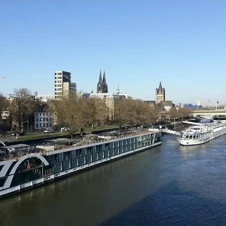 Charmantes 2-etagen Haeuschen- Koeln-phantasialand Апартаменты