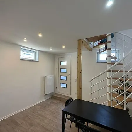 Charmantes 2-etagen Haeuschen- Koeln-phantasialand Хюрт