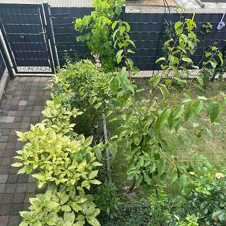 Апартаменты Charmantes 2-etagen Haeuschen- Koeln-phantasialand Хюрт