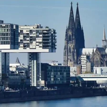 Апартаменты Charmantes 2-etagen Haeuschen- Koeln-phantasialand *