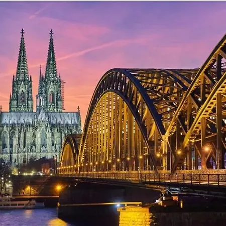 Charmantes 2-etagen Haeuschen- Koeln-phantasialand Апартаменты Хюрт