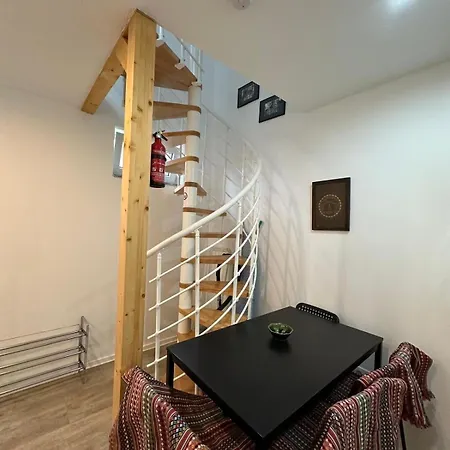 Charmantes 2-etagen Haeuschen- Koeln-phantasialand *