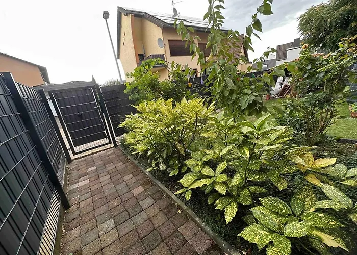 Charmantes 2-etagen Haeuschen- Koeln-phantasialand